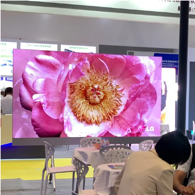كيف تعمل شاشة LED الكروية الحركية على تحسين تجارب الأحداث